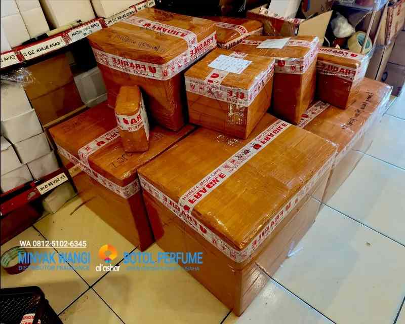 Cek fisik paket parfum grosir